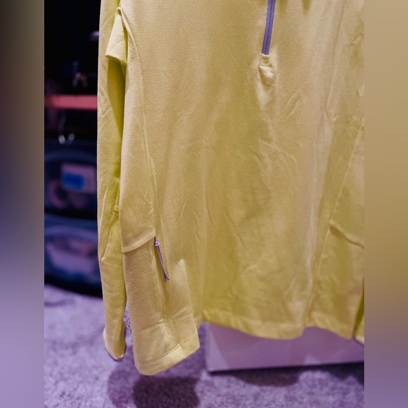 Gap, half zip Polyester dry fit long sleeve trainer, yellow  florescent size S. - Picture 7 of 9